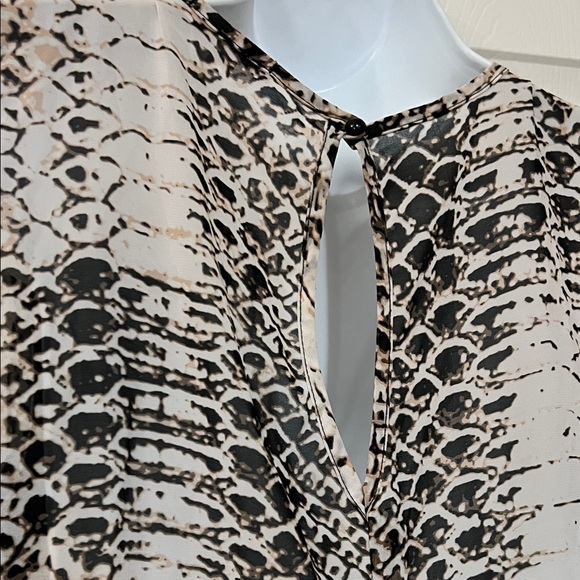 Halo V-Neck Snake Print Blouse Size: L EUC ❤️ - Picture 6 of 9